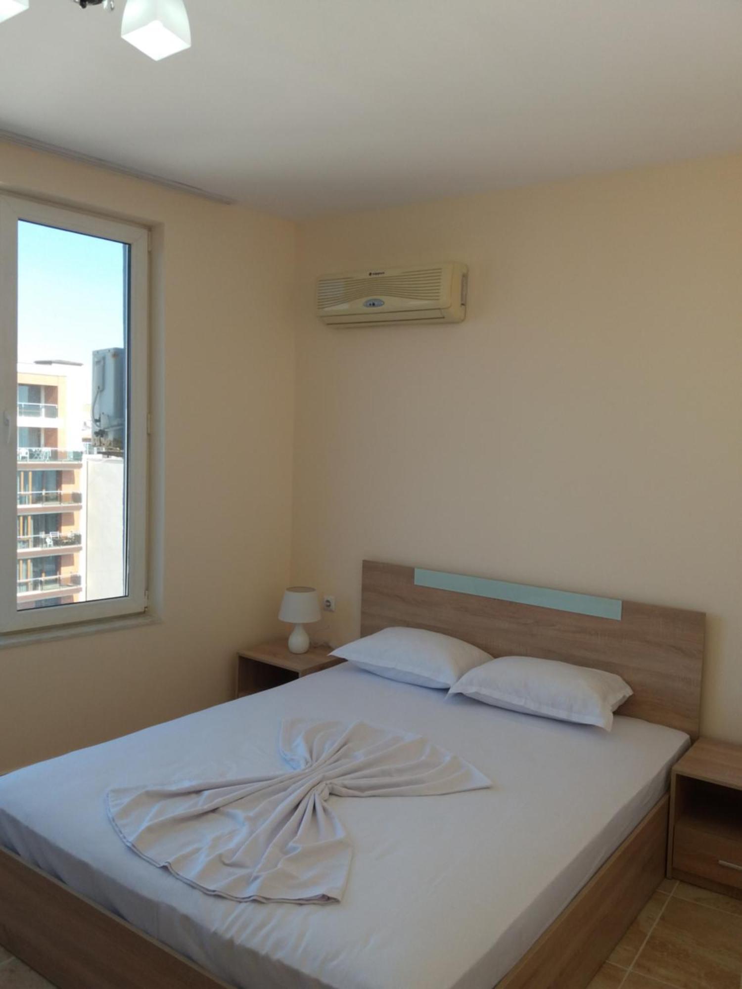 Golden Sea View Apartments Pomorie Exteriör bild