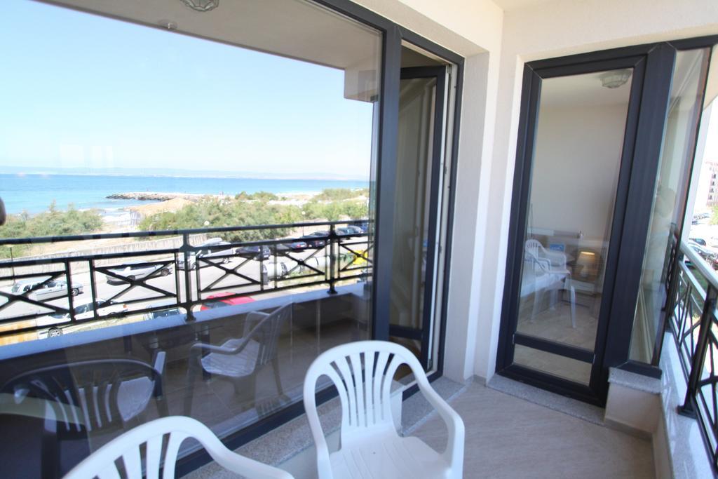 Golden Sea View Apartments Pomorie Exteriör bild