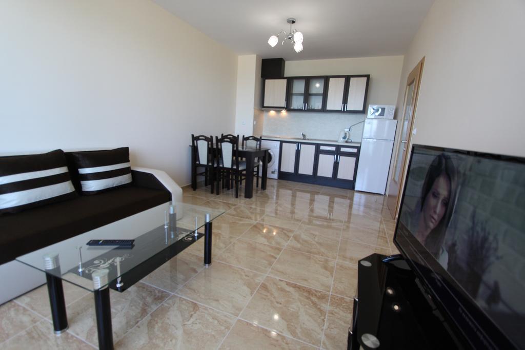 Golden Sea View Apartments Pomorie Exteriör bild