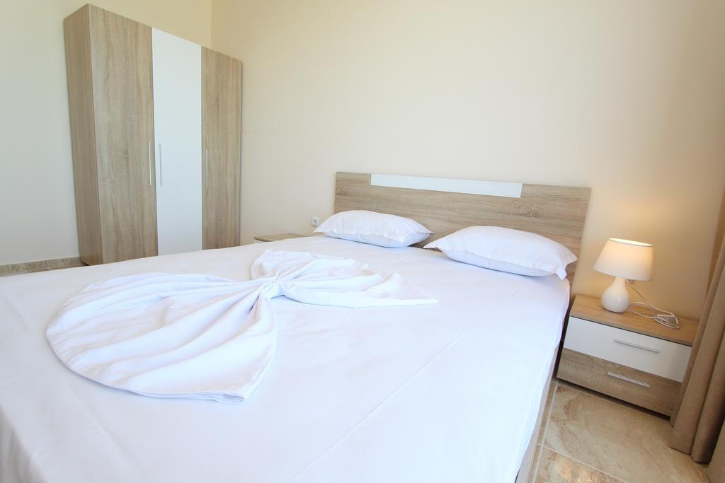 Golden Sea View Apartments Pomorie Exteriör bild