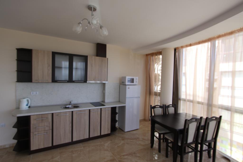 Golden Sea View Apartments Pomorie Exteriör bild