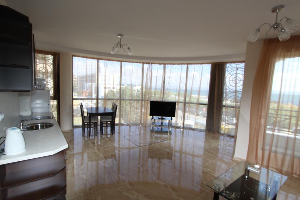 Golden Sea View Apartments Pomorie Exteriör bild