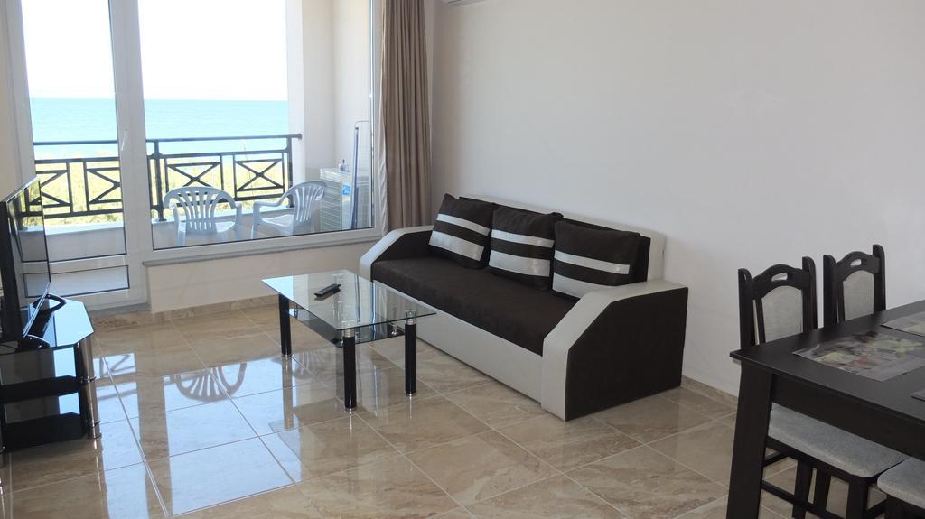 Golden Sea View Apartments Pomorie Exteriör bild