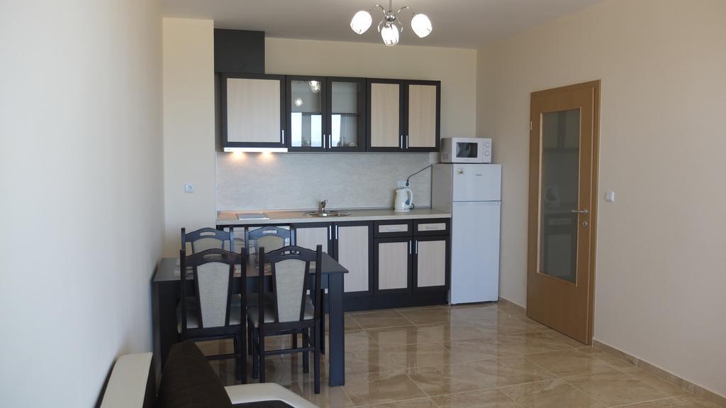 Golden Sea View Apartments Pomorie Exteriör bild