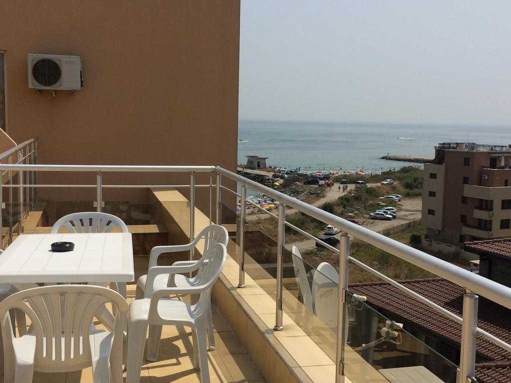 Golden Sea View Apartments Pomorie Exteriör bild