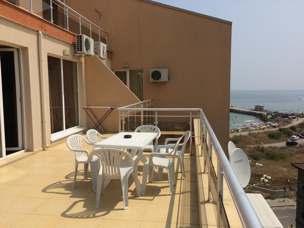 Golden Sea View Apartments Pomorie Exteriör bild