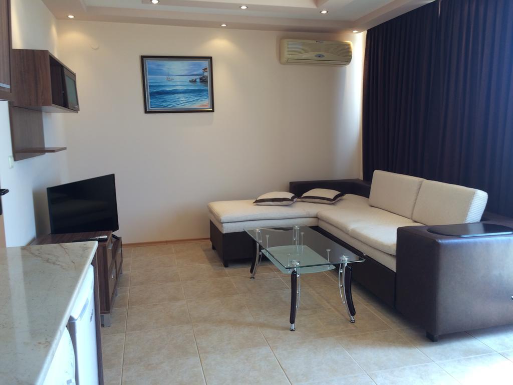 Golden Sea View Apartments Pomorie Exteriör bild