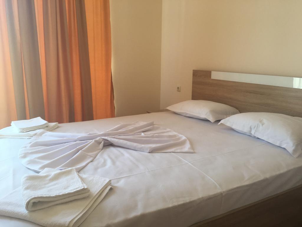 Golden Sea View Apartments Pomorie Exteriör bild